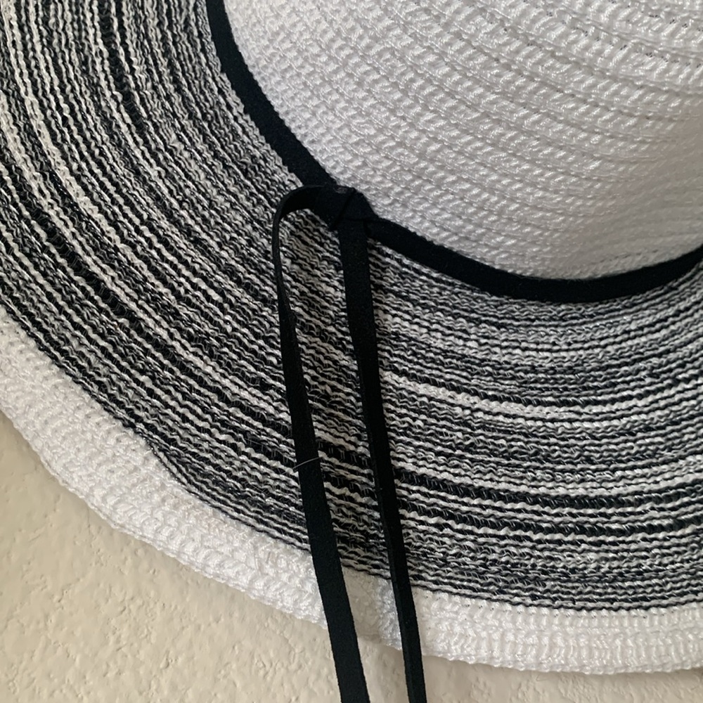 Beach Hat - Picture 3 of 6